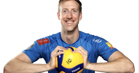 Cet ancien joueur de volley-ball de l'équipe nationale gay est sorti de sa retraite et a remporté un championnat