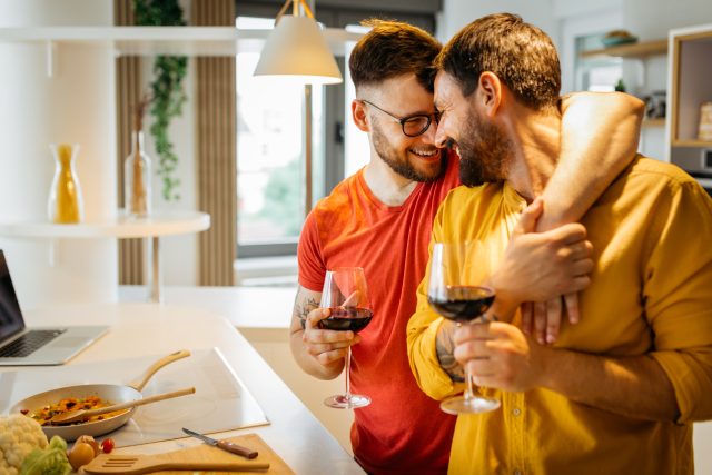 Couple gay cuisine