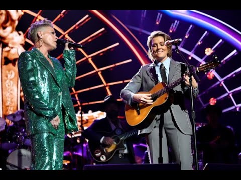 pnk brandi carlile dolly parton manteau hommage de nombreuses couleurs rock n roll hall of fame 2022