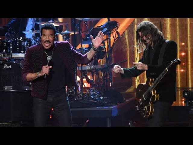 lionel richie dave grohl facile comme dimanche matin temple de la renommée du rock n roll 2022 11 05 2022