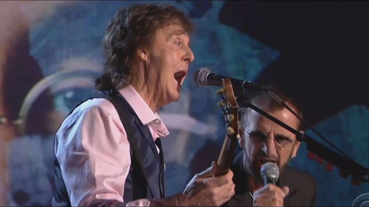 paul mccartney ringo starr jeff lynne joe walsh dave grohl annie lennox interprète les beatles