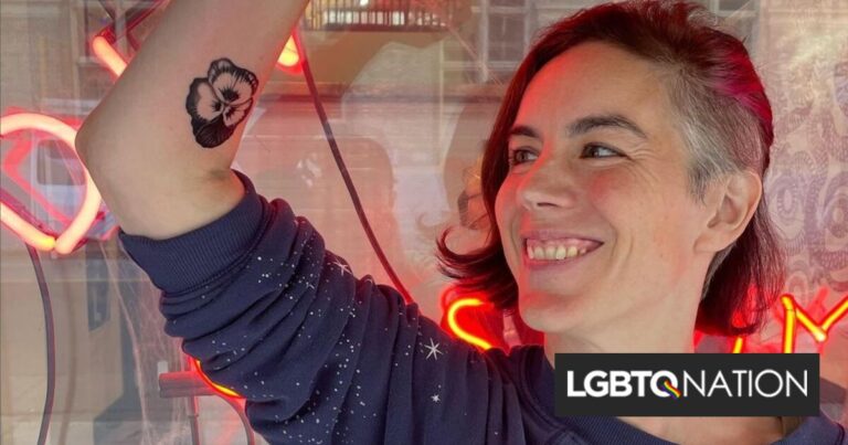 Un tatoueur d’Oakland finance des initiatives trans dans le Sud avec mille pensées Un tatoueur d'Oakland finance des initiatives trans dans le Sud avec mille pensées