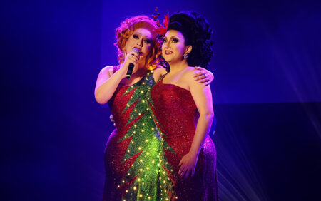 C'est la saison pour voir Jinkx Monsoon et BenDeLaCreme briller dans leur spectacle des fêtes - critique