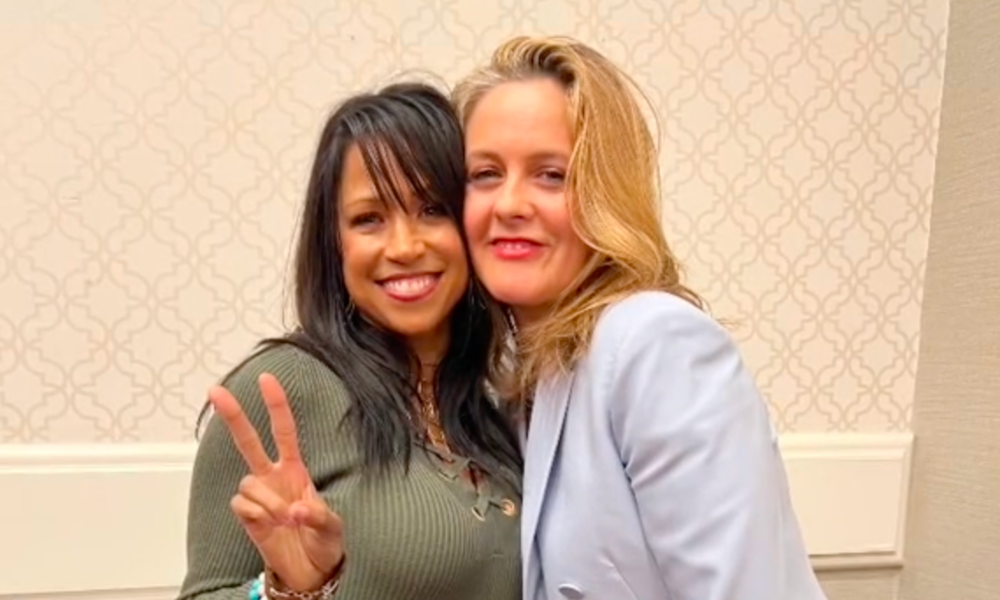 Alicia Silverstone et Stacey Dash recréent une scène emblématique « Clueless » Alicia Silverstone et Stacey Dash recréent une scène emblématique "Clueless"