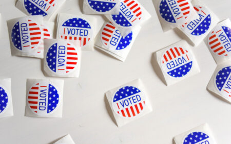 Élections américaines de mi-mandat : pourquoi la communauté LGBTQ+ s'inquiète-t-elle ?