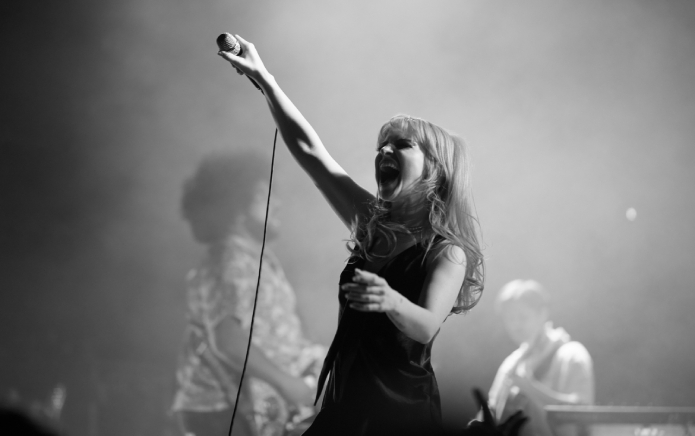 Hayley Williams critique "Don't Say Gay" sur scène