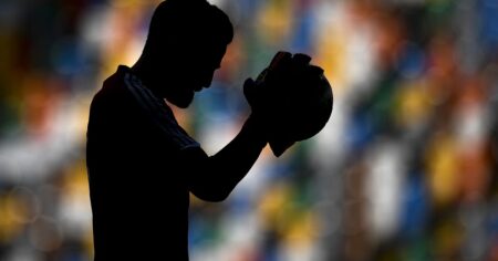 Il y a 0 joueur gay éliminé à la Coupe du monde masculine.  Il y avait 40 femmes en 2019