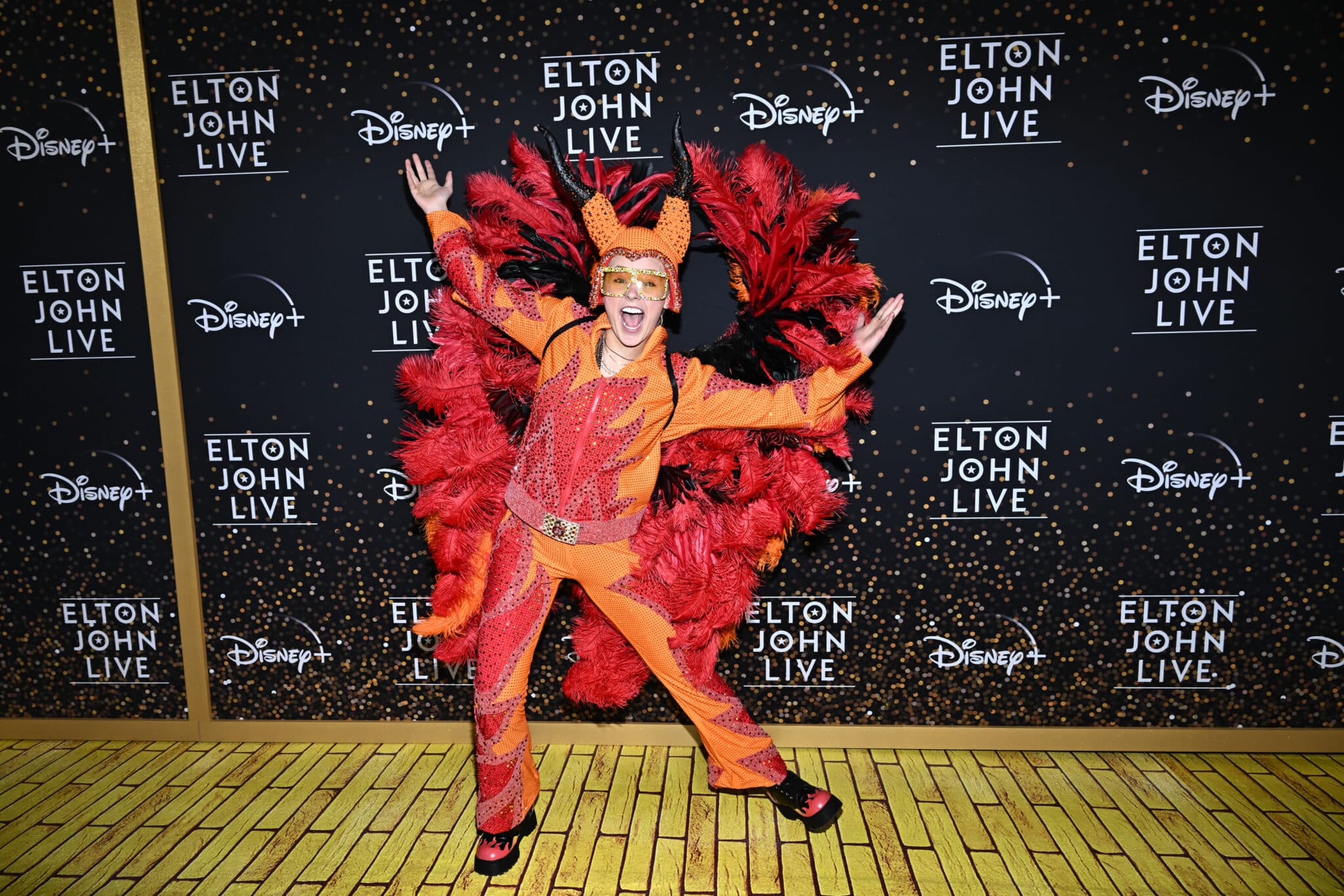 JoJo Siwa s'habille pour Elton John Live lors de son dernier concert aux États-Unis. 