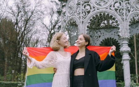 Le Sénat américain adopte un projet de loi protégeant les mariages homosexuels et interraciaux