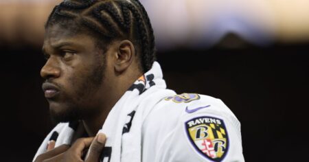 Le tweet de Lamar Jackson utilisait l'homophobie.  Sa défense sourde a donné licence à d'autres