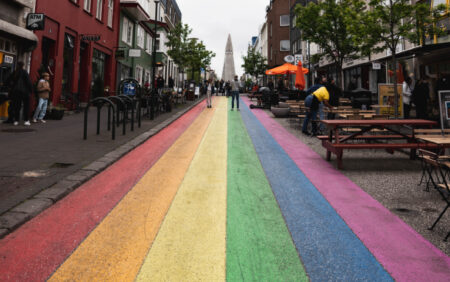 Les Islandais LGBTQ+ sont confrontés à une nouvelle forme d'abus "déshumanisant" - les aboiements