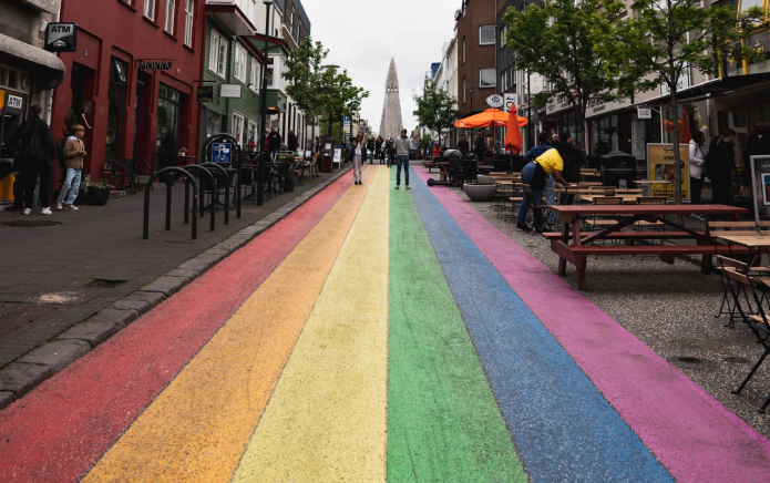 Les Islandais LGBTQ+ sont confrontés à une nouvelle forme d'abus "déshumanisant" - les aboiements