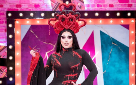 Les stars de Drag Race UK rendent hommage à Cherry Valentine lors d'un concert commémoratif sincère