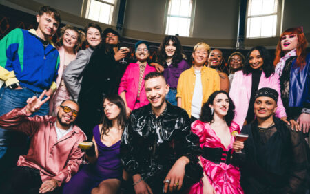 Olly Alexander est à la tête d'une nouvelle chorale inclusive entièrement composée de militants