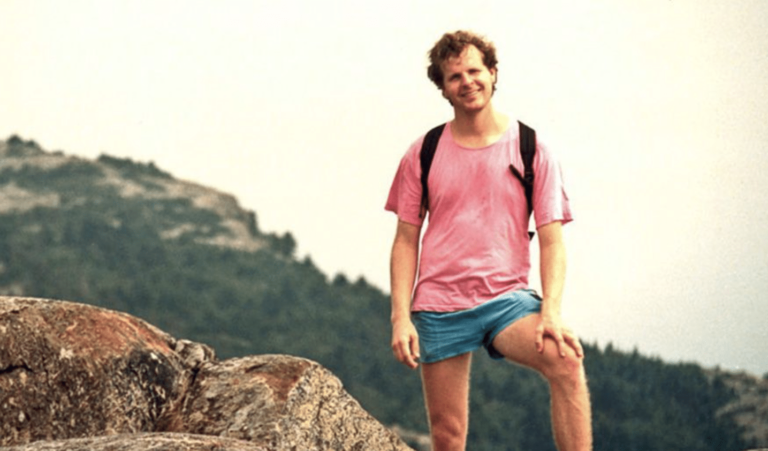 Scott Johnson: l’homme qui a plaidé coupable du meurtre d’un étudiant gay il y a 34 ans a été condamné Man who murdered gay student Scott Johnson in 1988 sentenced to 12 years in jail