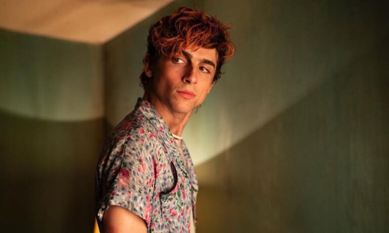 Timothée Chalamet se tape un homme dans "Bones and All"
