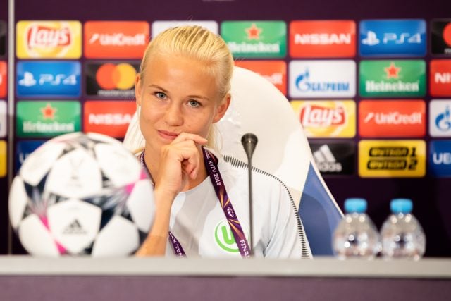 Pernille Harder de VfL Wolfsburg vu lors d'une conférence de presse avant l'UEFA Women's Champions League 2018 match final entre VfL Wolfsburg et l'Olympique Lyon.