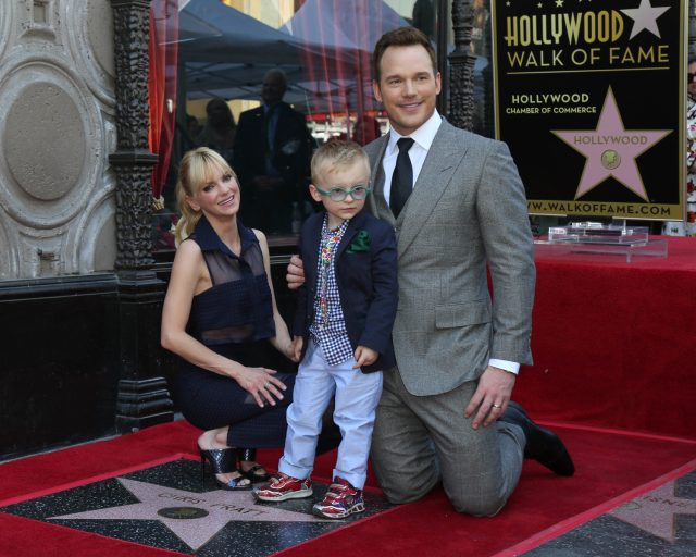 Anna Faris, Jack Pratt, Chris Pratt lors de la cérémonie des étoiles du Walk of Fame sur le Hollywood Walk of Fame.