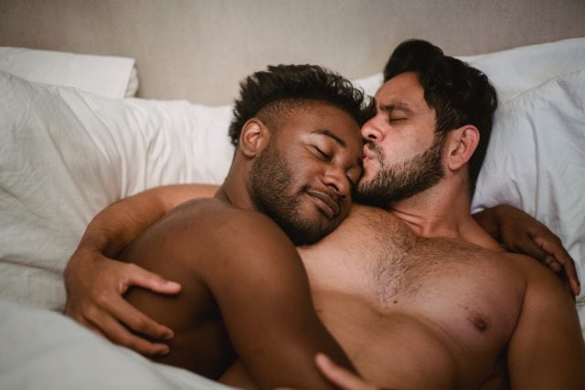 Couple gay torse nu