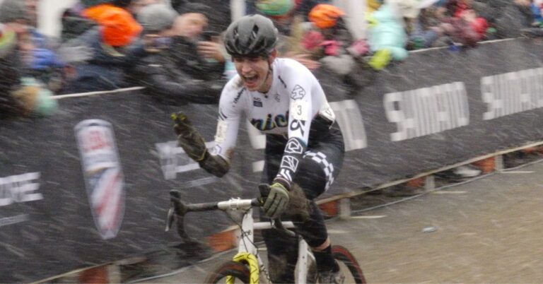 Le cycliste trans Austin Killips prend la 3e place dans la neige aux championnats nationaux américains de cyclocross