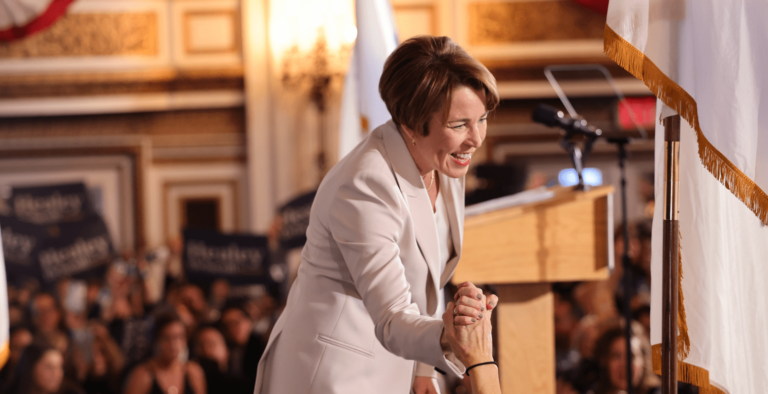 Allons-y, les lesbiennes ! Les saphiques écrasent les élections américaines de mi-mandat Allons-y, les lesbiennes ! Les saphiques écrasent les élections américaines de mi-mandat