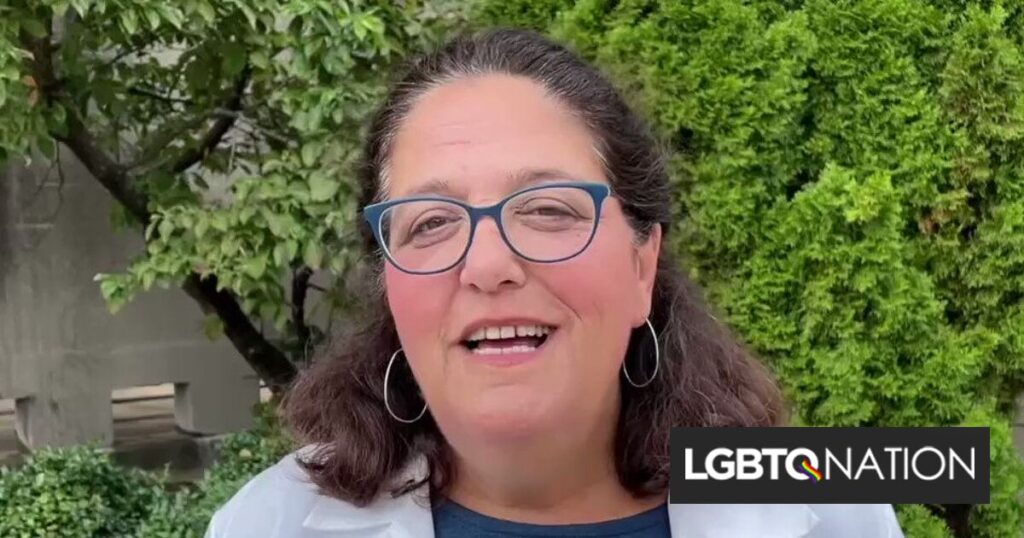 Une sénatrice du Kentucky accuse la politique transphobe du suicide de son fils trans Une sénatrice du Kentucky accuse la politique transphobe du suicide de son fils trans