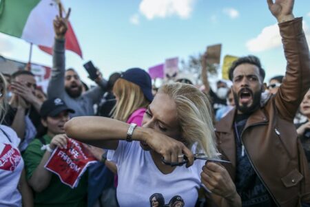 Comment la génération Z utilise les médias sociaux dans le mouvement iranien Femmes, Vie, Liberté