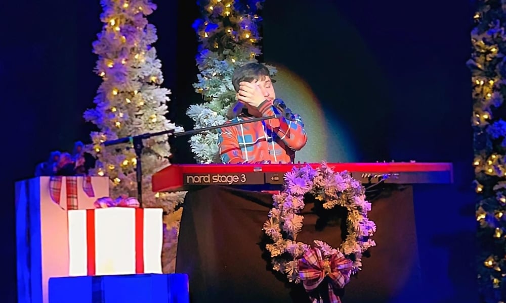 David Archuleta parle en larmes d’être queer sur scène David Archuleta parle en larmes d'être queer sur scène