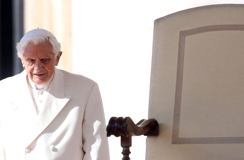 Le pape Benoît XVI assiste à sa dernière audience générale sur la place Saint-Pierre le 27 février 2013 dans la Cité du Vatican, Vatican.