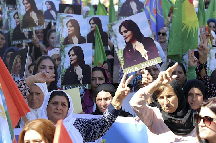 Comment les militantes iraniennes utilisent des images puissantes pour protester contre les politiques oppressives