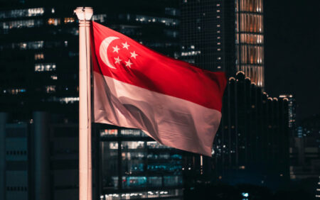 Les nations asiatiques luttent pour les progrès LGBTQ +, déclare l'envoyé américain