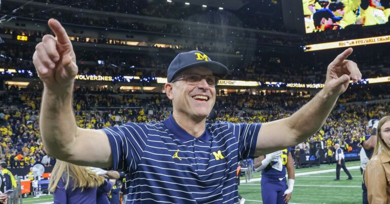 Les quatre écoles College Football Playoff ont soutenu les athlètes LGBTQ