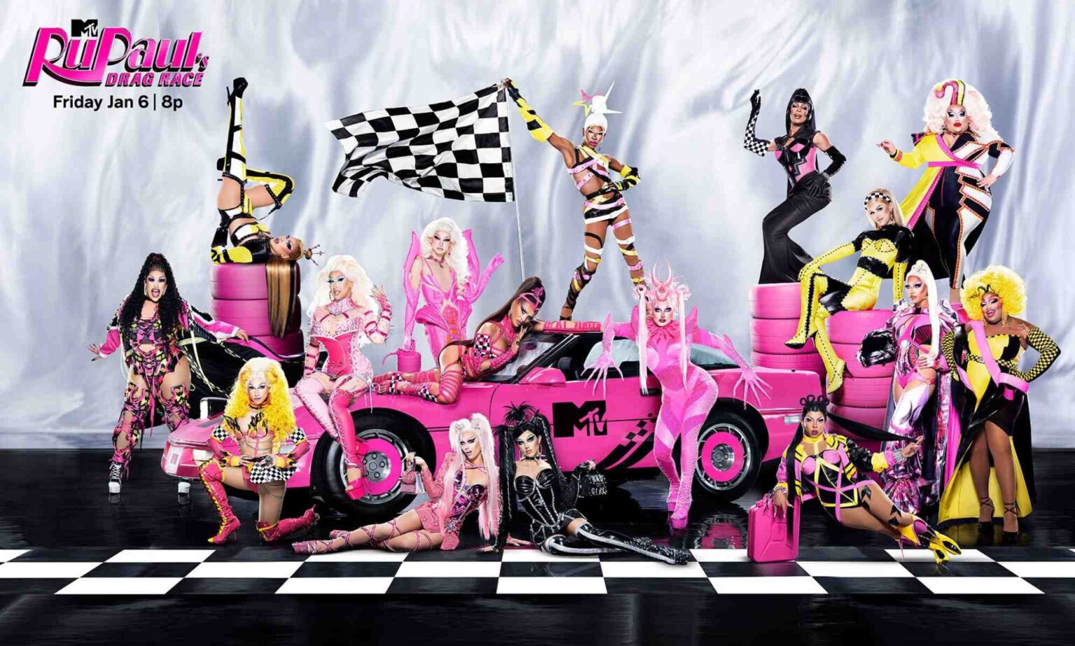 RuPaul’s Drag Race révèle l’incroyable distribution de la saison 15 – y compris les premiers jumeaux et la mère drag de l’icône A promotional picture of Drag Race Season 15 showing all the new drag queens posing around a pink sports car