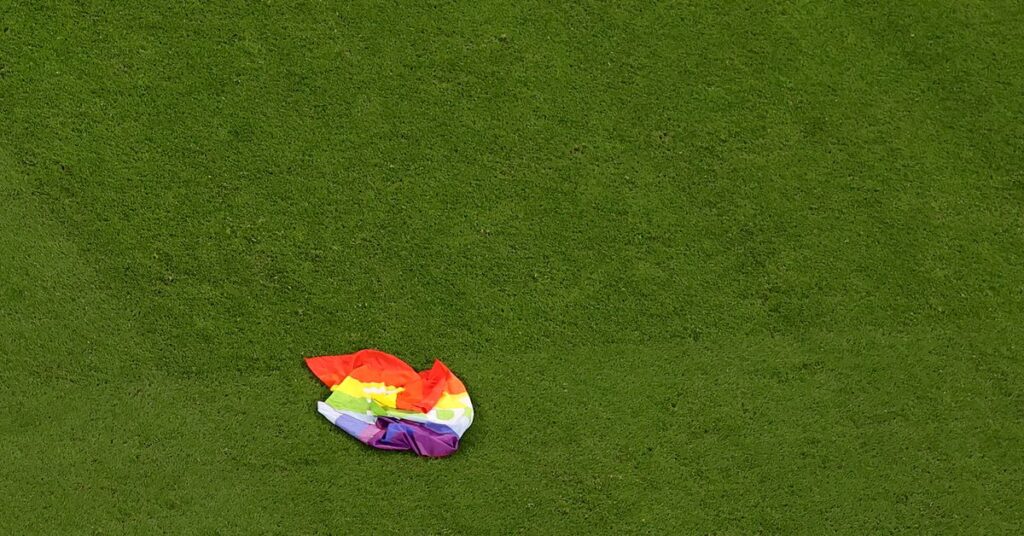 Un écrivain de football gay raconte son expérience au Qatar : « C’était psychologiquement difficile » Un écrivain de football gay raconte son expérience au Qatar : "C'était psychologiquement difficile"