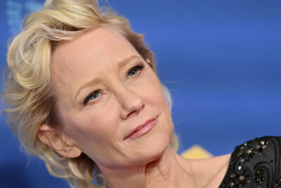 BEVERLY HILLS, CALIFORNIE - 12 MARS : Anne Heche assiste à la 74e cérémonie annuelle des Directors Guild of America Awards au Beverly Hilton le 12 mars 2022 à Beverly Hills, Californie.  (Photo par Axelle/Bauer-Griffin/FilmMagic)