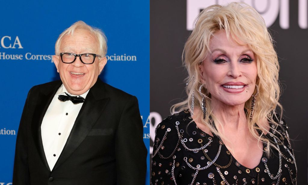 Images côte à côte de Leslie Jordan, qui sourit et porte un costume et une cravate, ainsi que de Dolly Parton, qui porte une tenue sombre avec des détails scintillants