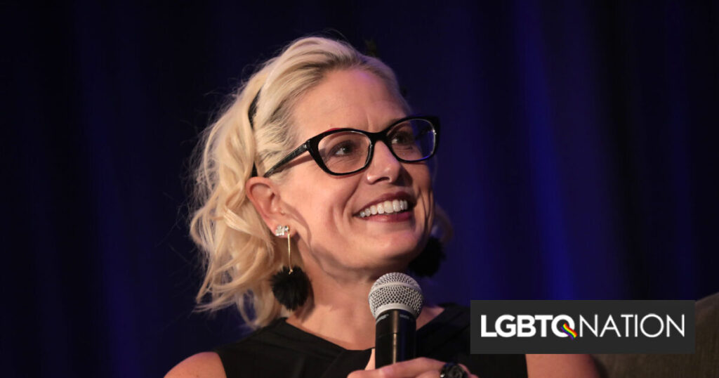 La majorité de tous les partis politiques n’aiment pas Kyrsten Sinema maintenant qu’elle a quitté le Parti démocrate La majorité de tous les partis politiques n'aiment pas Kyrsten Sinema maintenant qu'elle a quitté le Parti démocrate