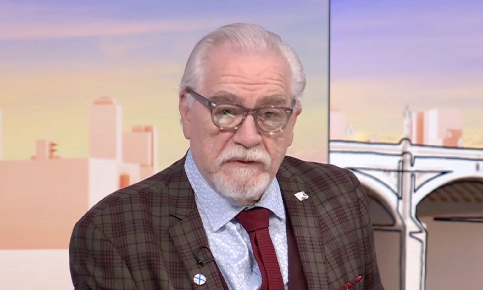 Brian Cox de Succession est « fier » du projet de loi écossais sur le genre – mais défend les opinions trans de JK Rowling Brian Cox on Sunday with Laura Kuenssberg. He is pictured wearing a brown suit and a maroon tie with a blue shirt.