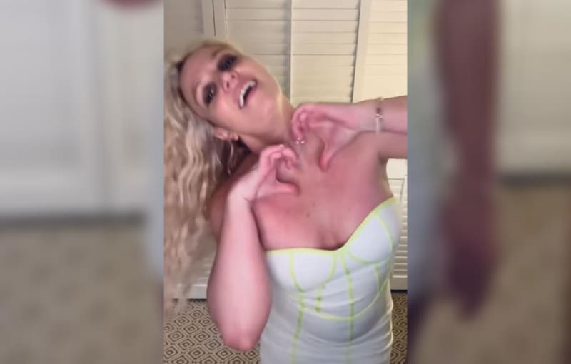 Britney Spears éteint la caméra dans la dernière vidéo de danse après avoir été accusée de 664315 664315 origine 1 2