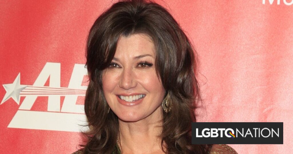 Amy Grant se fiche des réactions homophobes après avoir organisé le mariage homosexuel de sa nièce Amy Grant se fiche des réactions homophobes après avoir organisé le mariage homosexuel de sa nièce