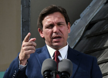 Ron DeSantis condamné pour avoir interdit les cours d'études afro-américaines dans les lycées de Floride