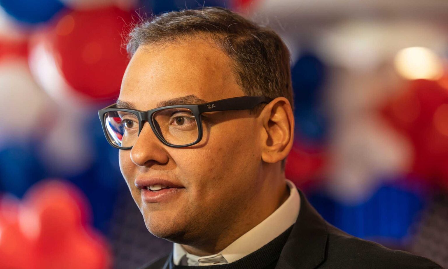 Le républicain George Santos, frappé par un scandale, nie être une drag queen, mais admet s’habiller en femme Republican congressman George Santos