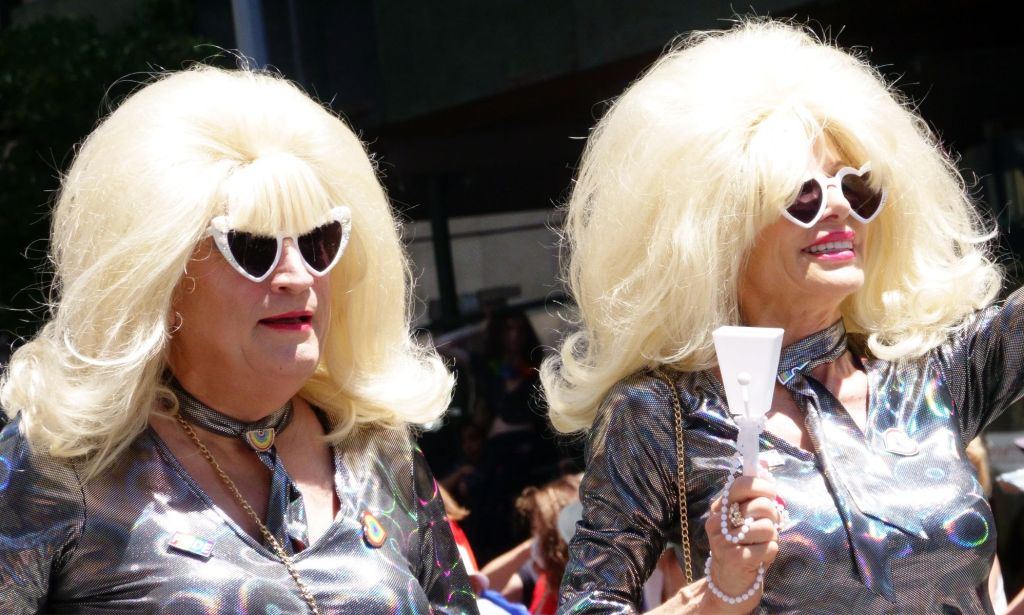 Les drag queens célèbrent lors d'un événement Pride en 2022.