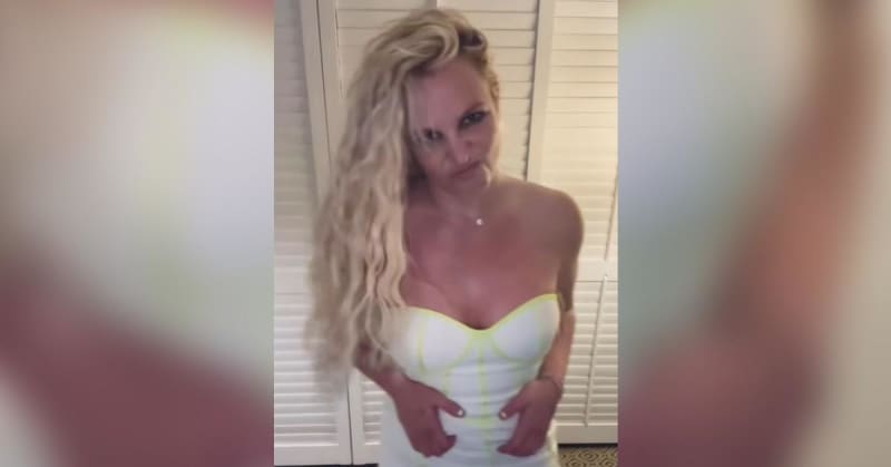 Britney Spears éteint la caméra dans la dernière vidéo de danse après avoir été accusée de l’effondrement d’un restaurant « maniaque » 664315 origin 1