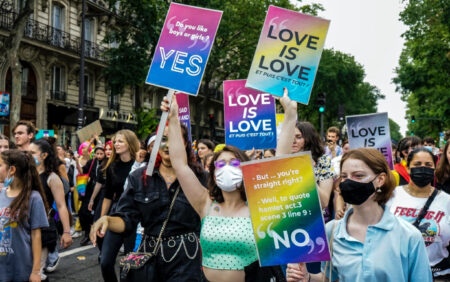 Être bisexuel presque aussi courant qu'être gay ou lesbienne en Angleterre et au Pays de Galles, selon le recensement