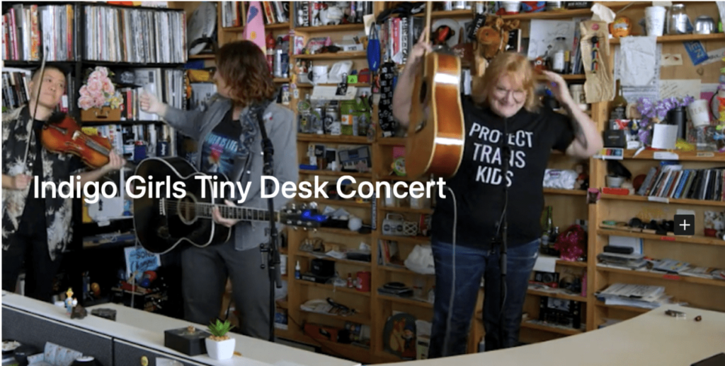 Les filles indigo dans le t-shirt « Protect Trans Kids » sont plus que « bien » au Tiny Desk Show; Et la liste de lecture queer de 10 ans de concerts NPR : REGARDER Les filles indigo dans le t-shirt "Protect Trans Kids" sont plus que "bien" au Tiny Desk Show; Et la liste de lecture queer de 10 ans de concerts NPR : REGARDER