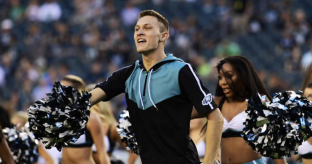 Cet ex-pom-pom girl gay des Eagles est fier de s'appeler un super fan