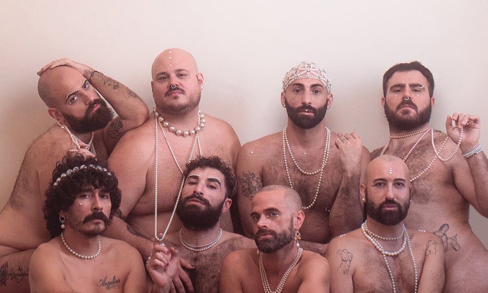 De nouveaux portraits époustouflants capturent la beauté et la force queer De nouveaux portraits époustouflants capturent la beauté et la force queer