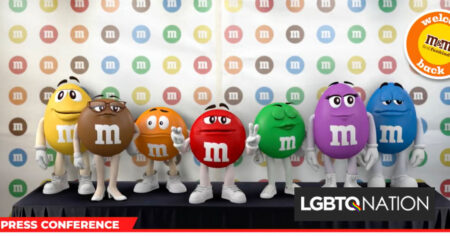 M&M's a punk Tucker Carlson avec Maya Rudolph Super Bowl