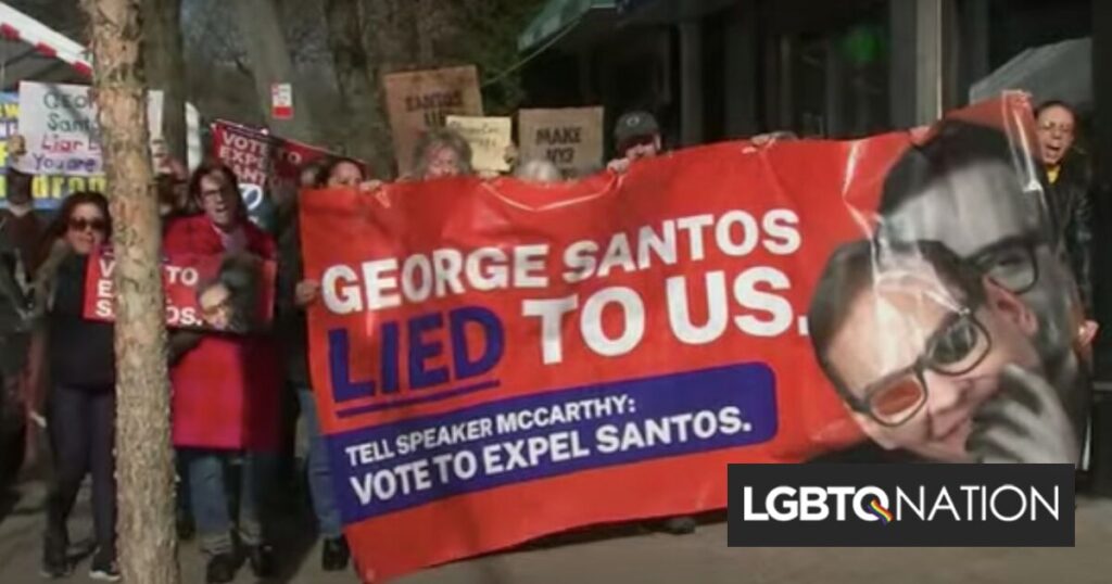 George Santos s’est caché dans son bureau des électeurs lui demandant de démissionner George Santos s'est caché dans son bureau des électeurs lui demandant de démissionner